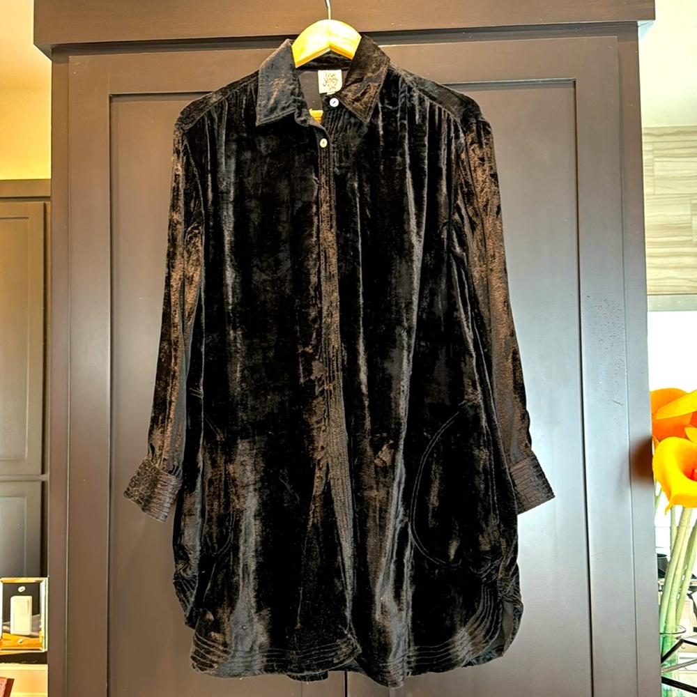 NWT Ivy Jane black velvet pocket jacket/ dress in medium.